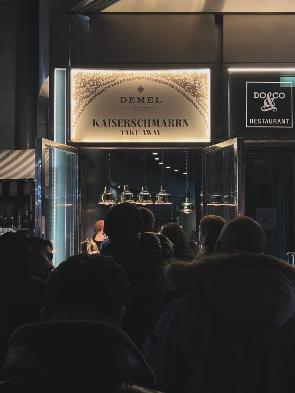 Instagram post from theeventplanner.nl. This post is in position 8.